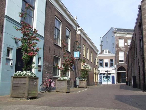 Guesthouse De Utrechtsche Dom Gouda Exterior photo